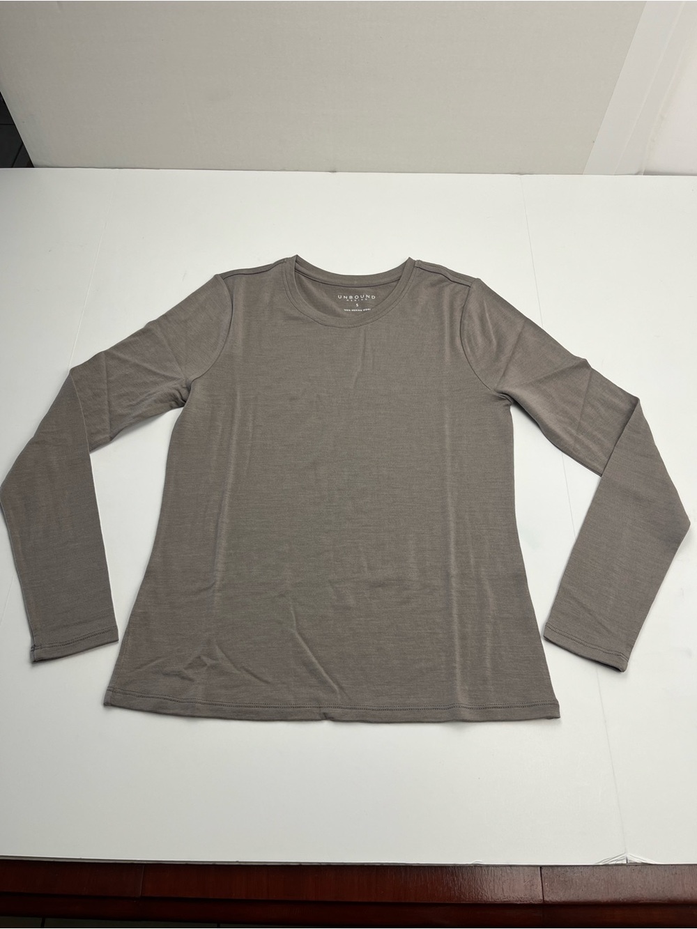 Unbound Merino Long Sleeve Crew Shirt Top 100% Merino Wool Womens Small Brown